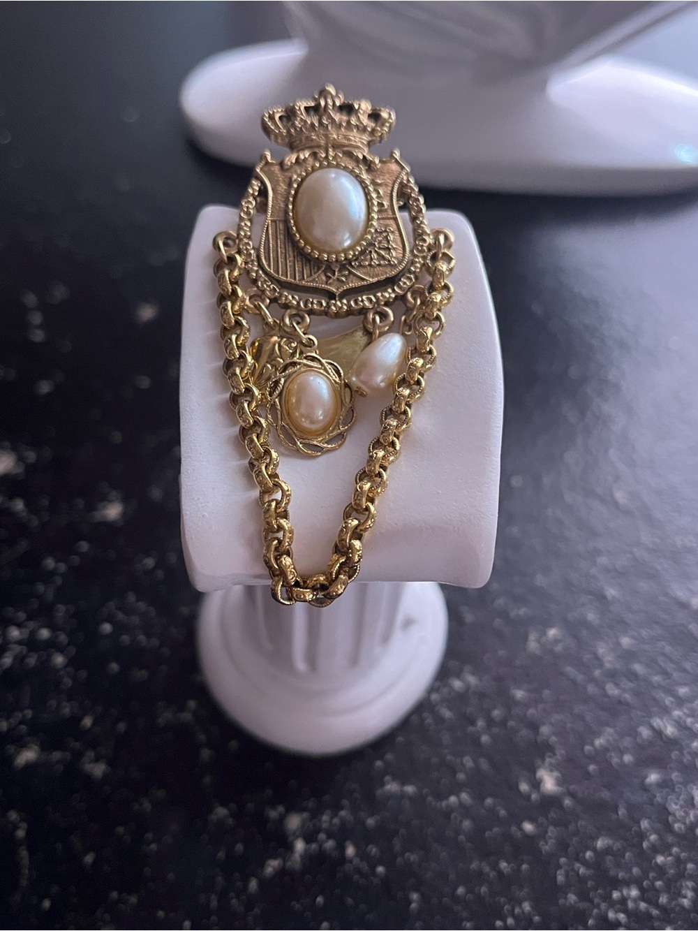 Vintage Gold Tone Brooch with Faux Pearl